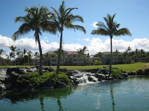 Golf course frontage, secured complex next to King's Row and Queen's Marketplace