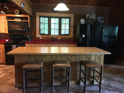 Large Fully equipped Kitchen with Large center island