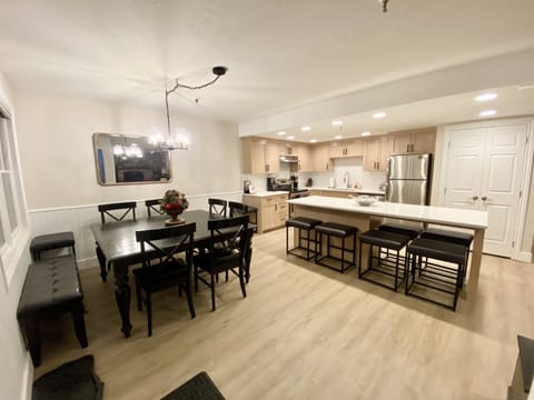 Beautifully renovated Dec ‘22 open kitchen concept w/full size appliances 