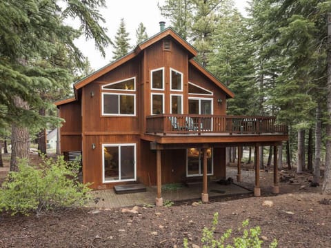 Back of the house - only 1 neighbor, open space all around (before hot tub)