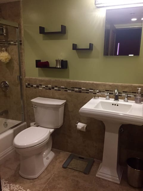 Master Bath with Shower/Tub