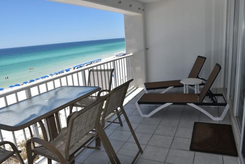30' PRIVATE BALCONY WITH SEATING FOR EVERYONE 