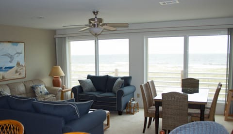 Open den/dining area with incredible view of the ocean