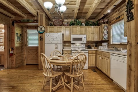 Wears Valley Cabin Rental - A Smoky Getaway - Dining area and fully furnished kitchen