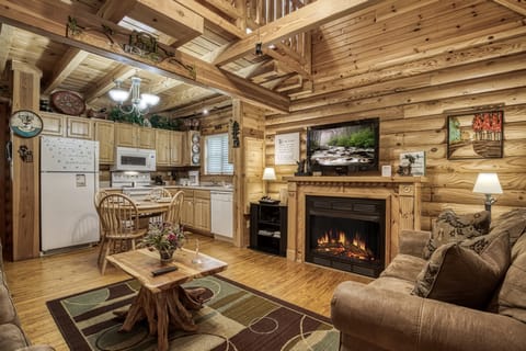 Tennessee Cabin Rental - A Smoky Getaway - Living room and kitchen