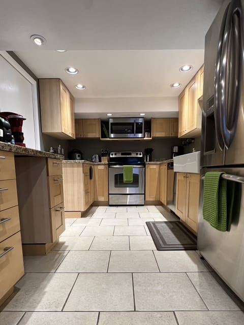 Kitchen - Toaster, Pots/Pans, Instant Pot, Slow Cooker, Rice Cooker, Air Fryer