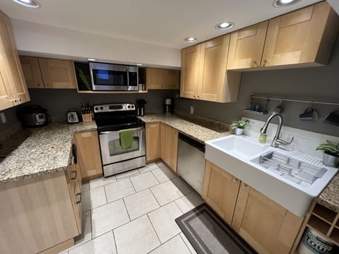 Kitchen - Pots/Pans, Wine Opener, Cocktail Shaker Set, Plates/Bowls, Glassware