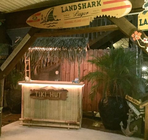 Tiki Bar 