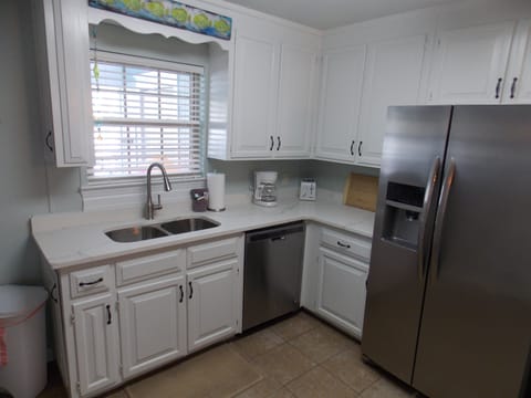 New quartz countertops