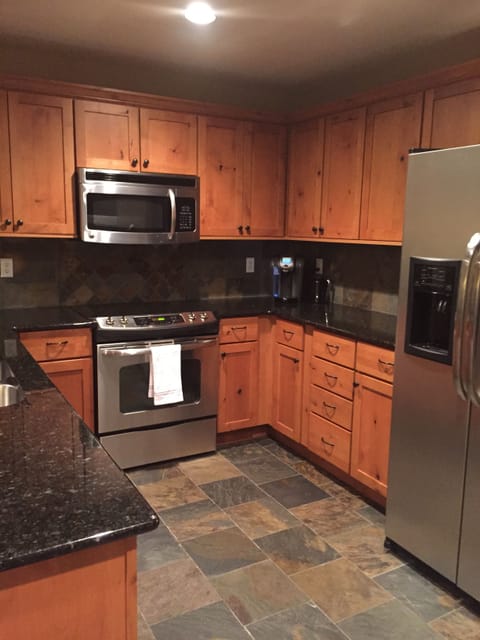 Fully-equipped kitchen with dishwasher. 