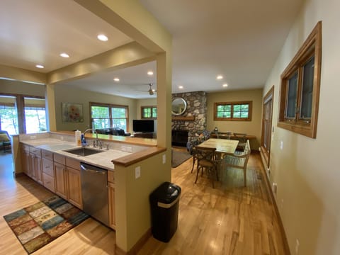 Kitchen / Dining Area