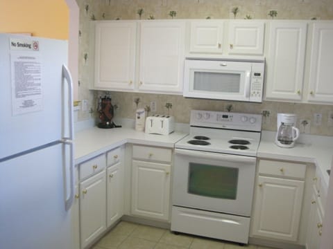 This fully equipped Kitchen will meet all your needs! 