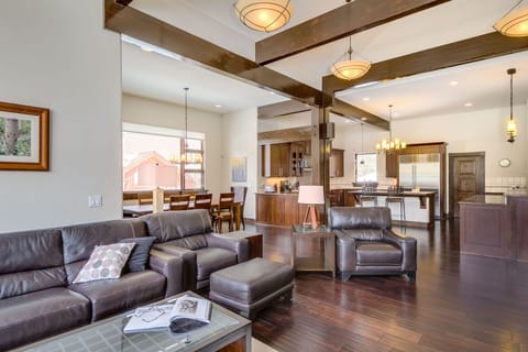 Open Floor Living Room, Dining Area and Kitchen 