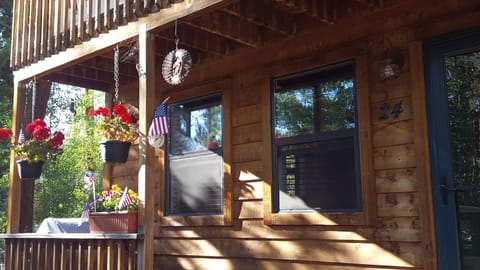Front double deck overlooks the lake
