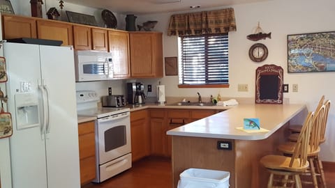 Large kitchen with counter seating & large table