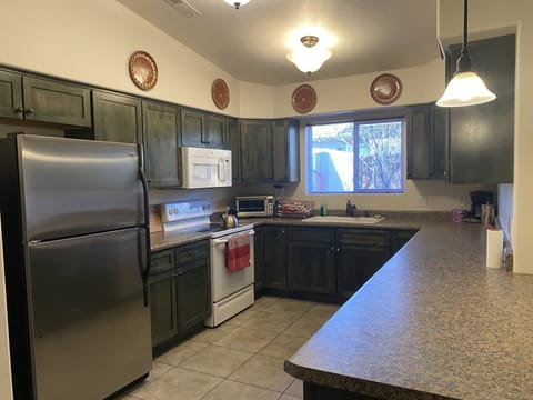 fully equipped open kitchen, we love it!