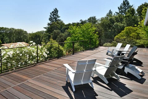 Expansive deck (~1500 square feet). Enjoy the views!