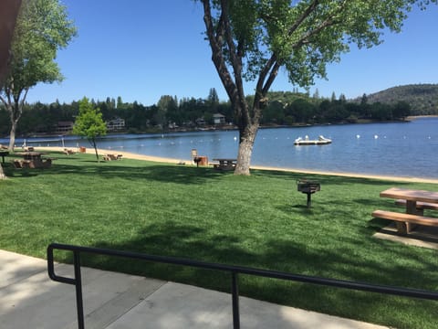 Marina and main beach. Snack bar, bbqs, boating rentals,...