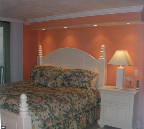 MASTER BEDROOM KING BED