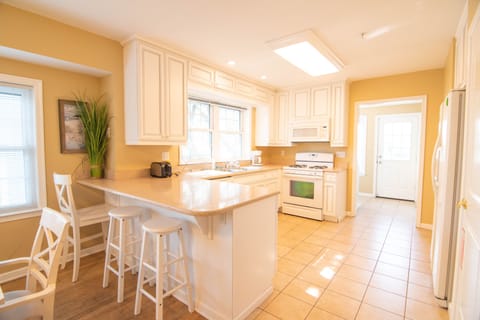 2nd Level Fully Stocked Kitchen