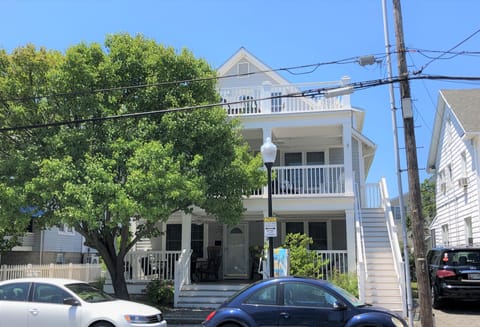 Our Beach House - Front Porch On Every Level - Block From The Beach & Boardwalk