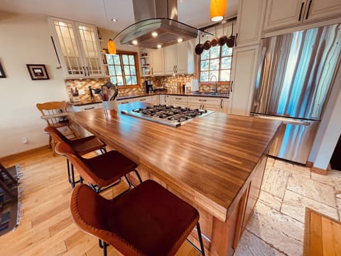 Kitchen with six burner range