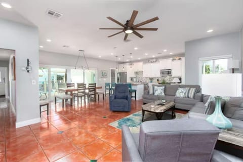 Large open style kitchen, living room and dining room area.