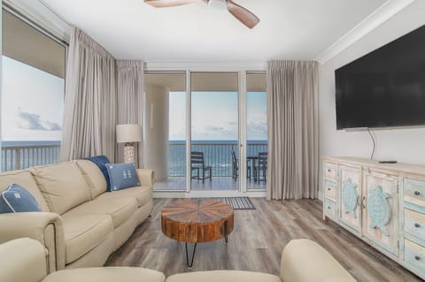 Oceanfront, beachfront - all day long