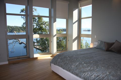 Wake up in the spacious ensuite and enjoy the great view.