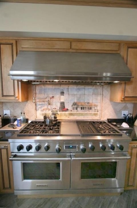 Custom Wolf 60' Gas Range with Twin ovens!