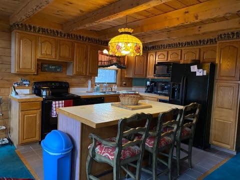 Kitchen w/ Stove, Microwave, Refrigerator Coffee maker & Keurig 