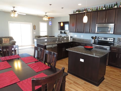 Spacious kitchen & dining area