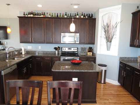 Spacious kitchen & dining area