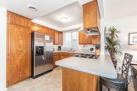 Kitchen is fully-stocked with dishes, cooking, baking and meal prep gear. All standard large and small appliances included. See listing description for more supply details.
                