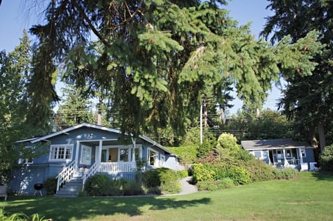 Option to rent both the Beach House & Beach Cottage for friends and family.