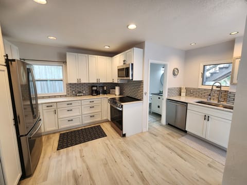 Full service kitchen