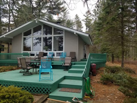 Front deck to relax and view the lake.