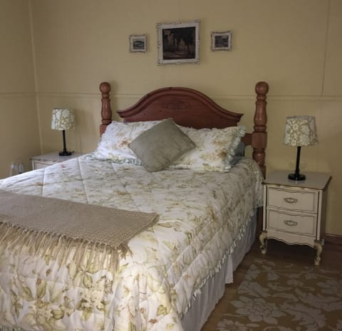 Master Bedroom with Queen and writing nook