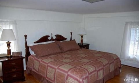 upstairs king bedroom