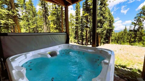 Take in the Awesome views of the mountains in this NEW hot tub:)