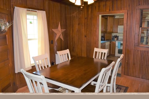 Dining room seats 6