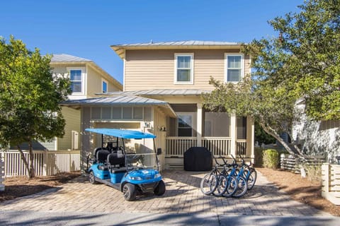 6 Seater Golf Cart & 4 Bikes!