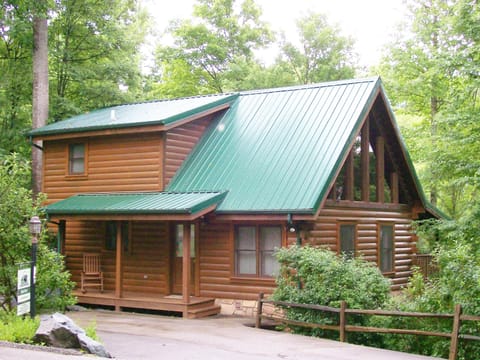 Black Bear Cabin Welcomes You!