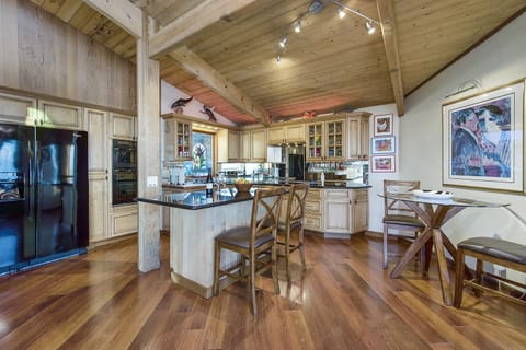 Gourmet Granite Kitchen