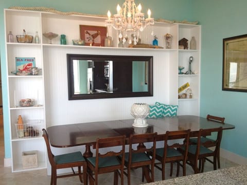 As you can see the built-in provides plenty of seating with six chairs + bench.