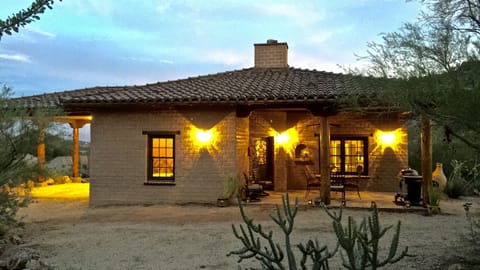 2 Covered parking spaces. Weber charcoal grill + chiminea outdoor fireplace