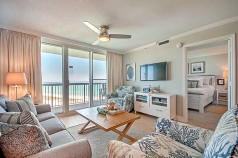 Relaxing colors of the condo reflect the emerald tones of the gulf waters.