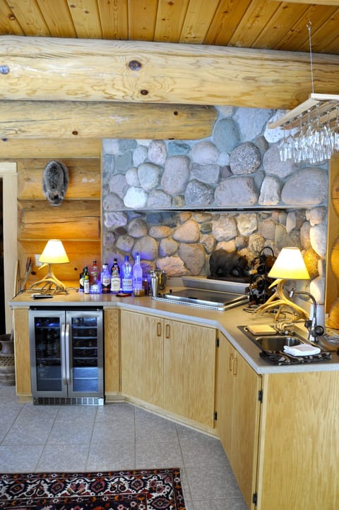 Main level lakeside wet bar