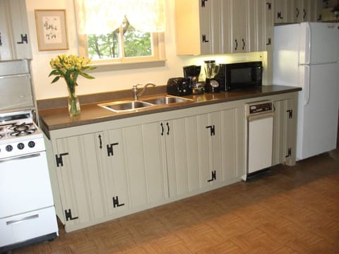Bright, cheerful & spacious kitchen