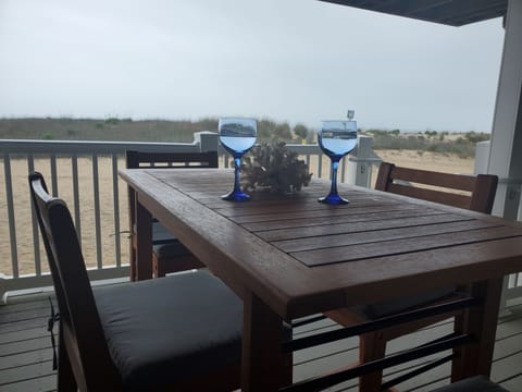 7 Steps to the Sand....Drinks on the deck!